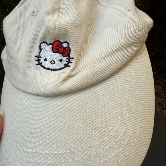 SHEIN x Hello Kitty White Dad Cap - Picture 2 of 5